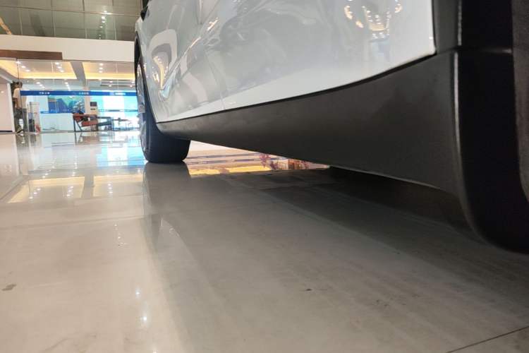 Used Tesla Model Y 2025 Updated Version Long-Range All-Wheel Drive Left Side Sill