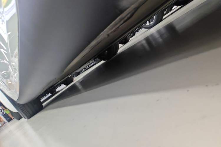 Used Tesla Model Y 2025 Rear-Wheel-Drive Version Left Side Sill