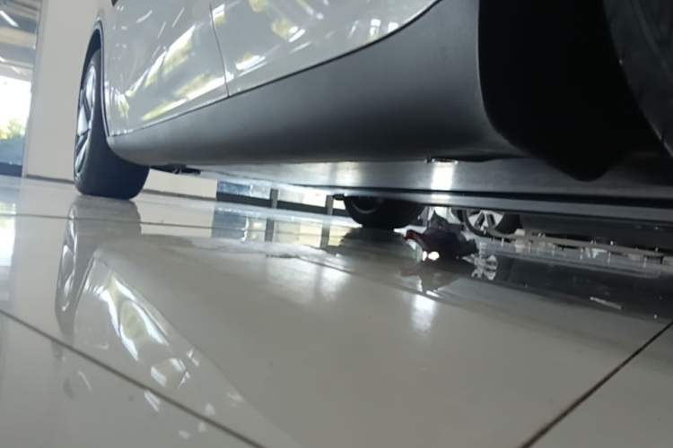 Used Tesla Model Y 2025 Rear-Wheel Drive First Edition Left Side Sill