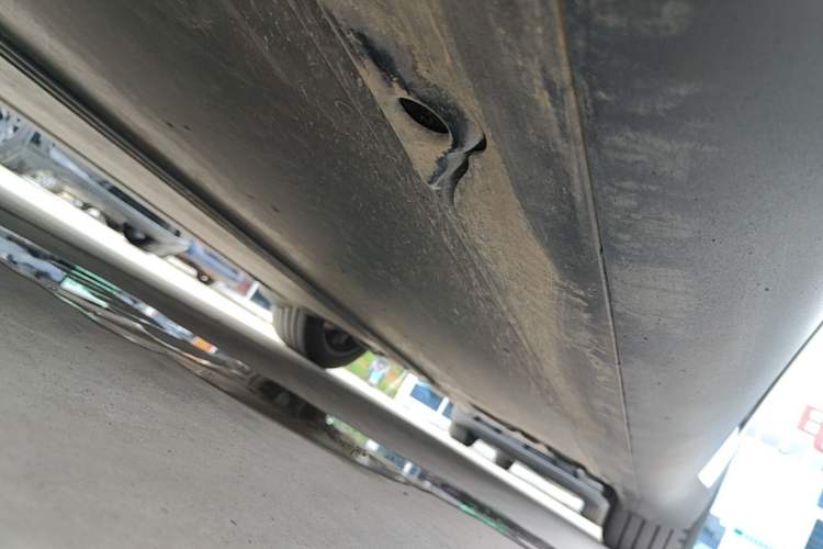 Used Tesla Model Y 2025 Rear-Wheel-Drive Version Left Side Sill