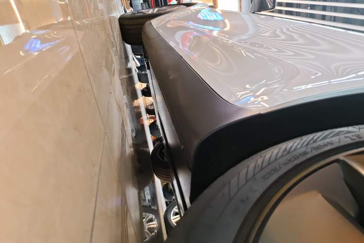 Used Tesla Model Y 2025 Rear-Wheel-Drive Version Left Side Sill