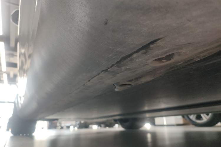 Used Tesla Model Y 2025 Long-Range All-Wheel-Drive Version Left Side Sill