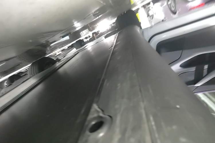 Used Tesla Model Y 2025 Long-Range All-Wheel-Drive Version Left Side Sill