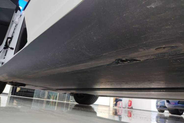 Used Tesla Model Y 2025 Rear-Wheel-Drive Version Left Side Sill