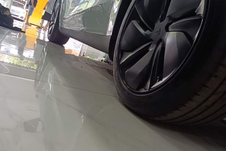 Used Tesla Model Y 2025 Rear-Wheel-Drive Version Left Side Sill