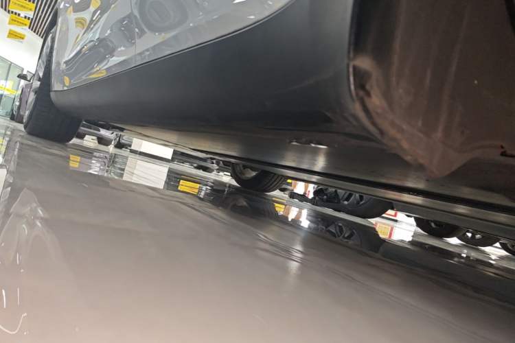 Used Tesla Model Y 2025 Long-Range All-Wheel Drive First Edition Left Side Sill