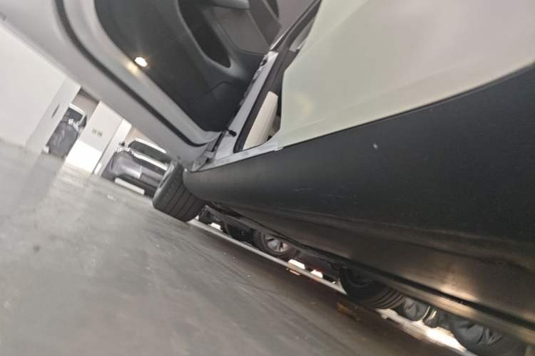 Used Tesla Model Y 2025 Rear-Wheel-Drive Version Left Side Sill