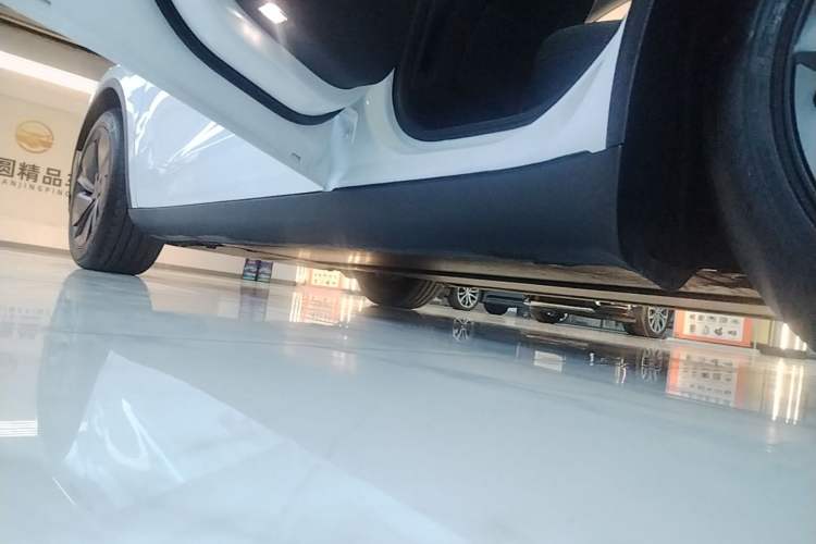 Used Tesla Model Y 2025 Rear-Wheel-Drive Version Left Side Sill