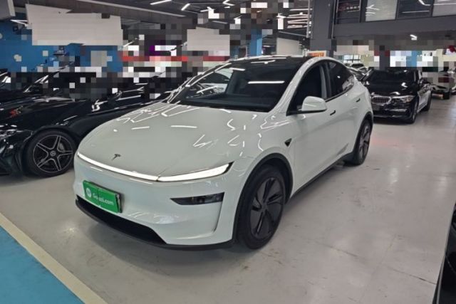 Tesla Model Y 2025 Rear-Wheel Drive First Edition مستعملة