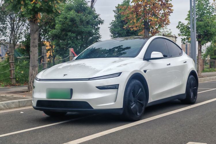 Tesla Model Y 2025 Rear-Wheel-Drive Version