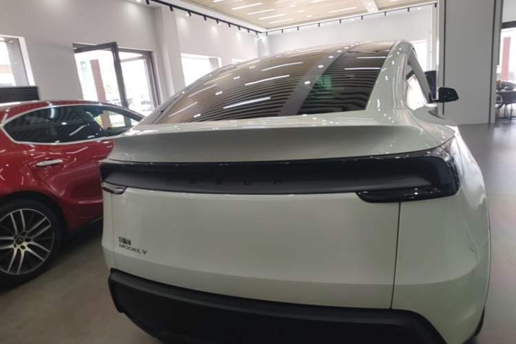 Used Tesla Model Y 2025 Rear-Wheel-Drive Version Rear