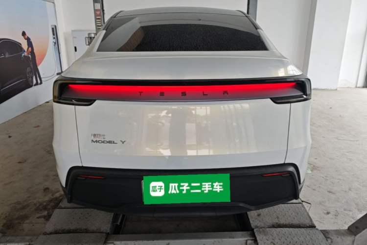 Used Tesla Model Y 2025 Rear-Wheel-Drive Version Rear