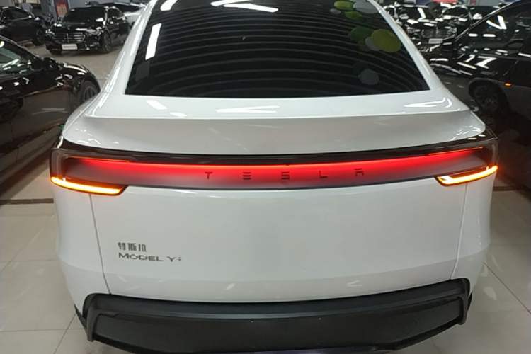 Used Tesla Model Y 2025 Long-Range All-Wheel-Drive Version Rear