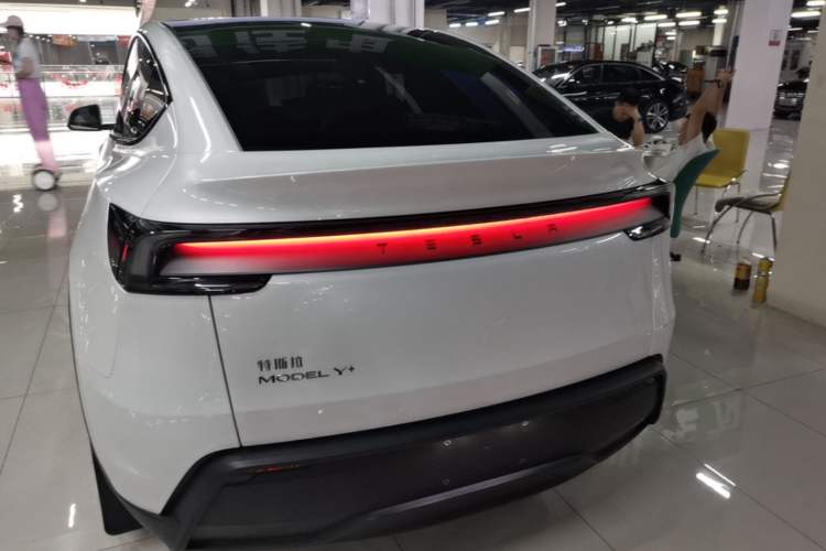 Used Tesla Model Y 2025 Long-Range All-Wheel-Drive Version Rear