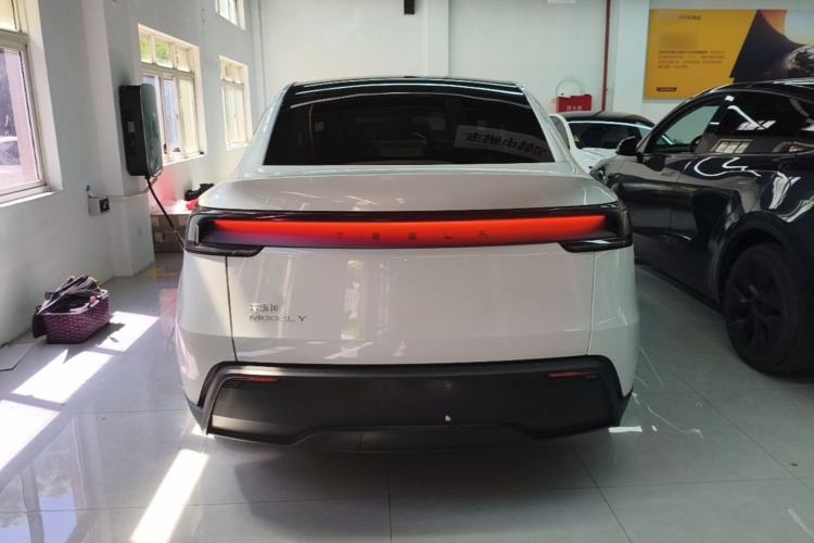 Used Tesla Model Y 2025 Rear-Wheel-Drive Version Rear