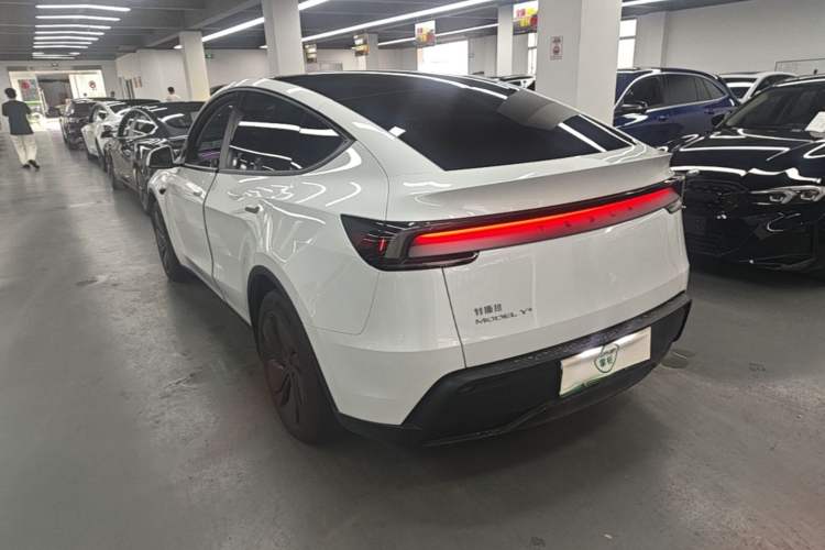 Used Tesla Model Y 2025 Long-Range All-Wheel-Drive Version Rear Left 45 Deg