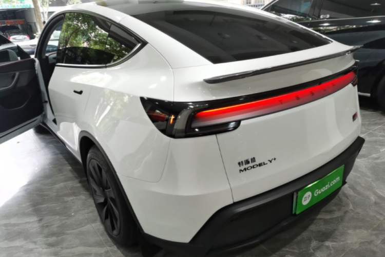Used Tesla Model Y 2025 Rear-Wheel Drive First Edition Rear Left 45 Deg