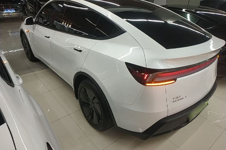 Used Tesla Model Y 2025 Rear-Wheel-Drive Version Rear Left 45 Deg