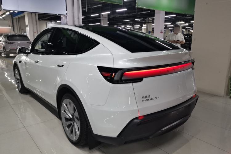Used Tesla Model Y 2025 Long-Range All-Wheel-Drive Version Rear Left 45 Deg