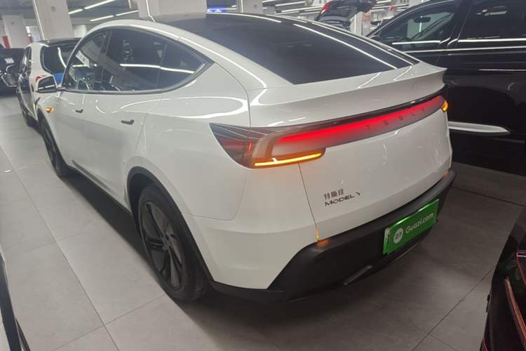 Used Tesla Model Y 2025 Rear-Wheel Drive First Edition Rear Left 45 Deg