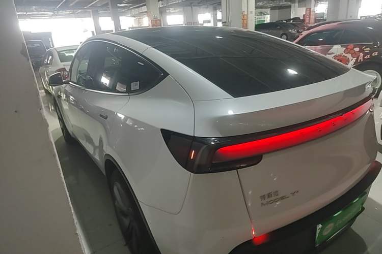 Used Tesla Model Y 2025 Long-Range All-Wheel-Drive Version Rear Left 45 Deg