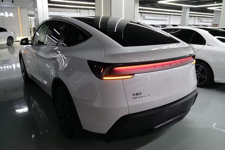 Used Tesla Model Y 2025 Rear-Wheel Drive First Edition Rear Left 45 Deg