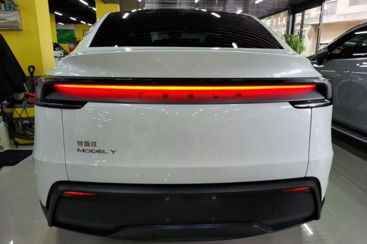 Used Tesla Model Y 2025 Rear-Wheel-Drive Version Rear