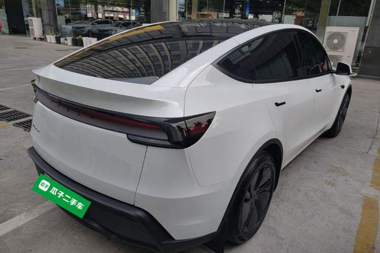 Used Tesla Model Y 2025 Long-Range All-Wheel-Drive Version Rear Right 45 Deg