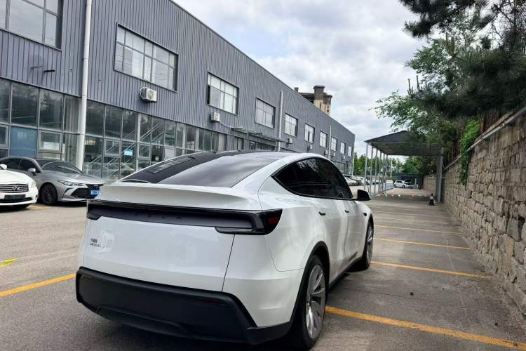 Used Tesla Model Y 2025 Rear-Wheel-Drive Version Rear Right 45 Deg