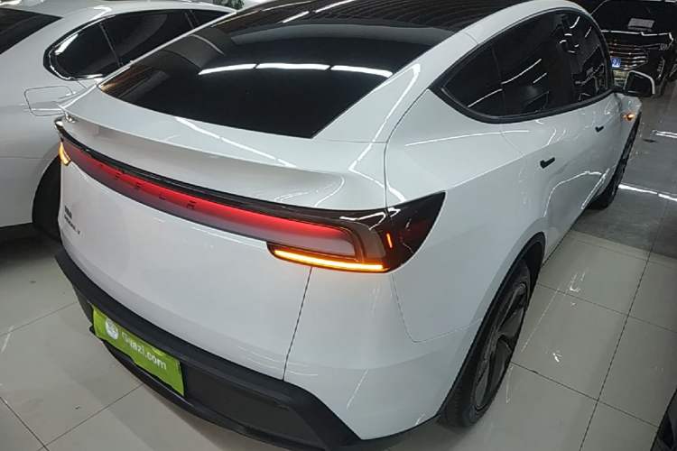 Used Tesla Model Y 2025 Rear-Wheel-Drive Version Rear Right 45 Deg