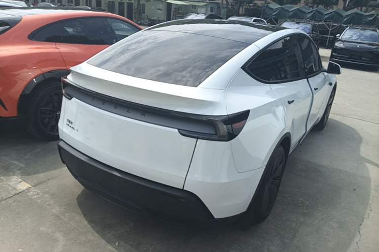 Used Tesla Model Y 2025 Rear-Wheel-Drive Version Rear Right 45 Deg