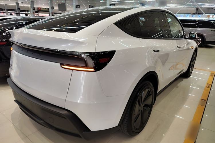 Used Tesla Model Y 2025 Long-Range All-Wheel-Drive Version Rear Right 45 Deg
