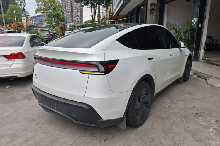 Used Tesla Model Y 2025 Rear-Wheel-Drive Version Rear Right 45 Deg