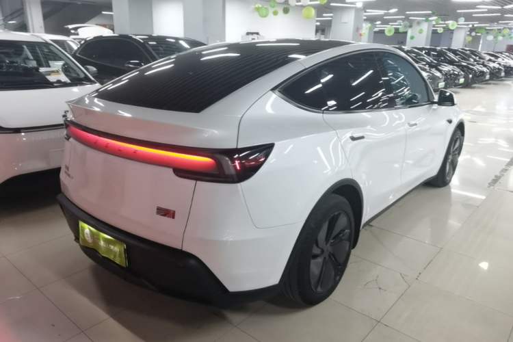 Used Tesla Model Y 2025 Rear-Wheel Drive First Edition Rear Right 45 Deg