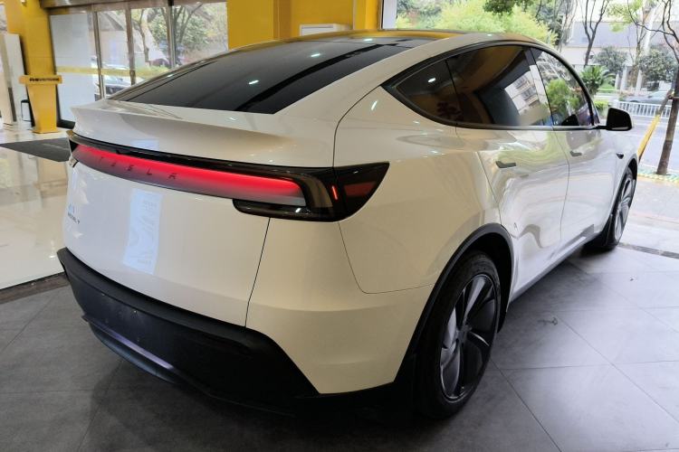 Used Tesla Model Y 2025 Rear-Wheel-Drive Version Rear Right 45 Deg