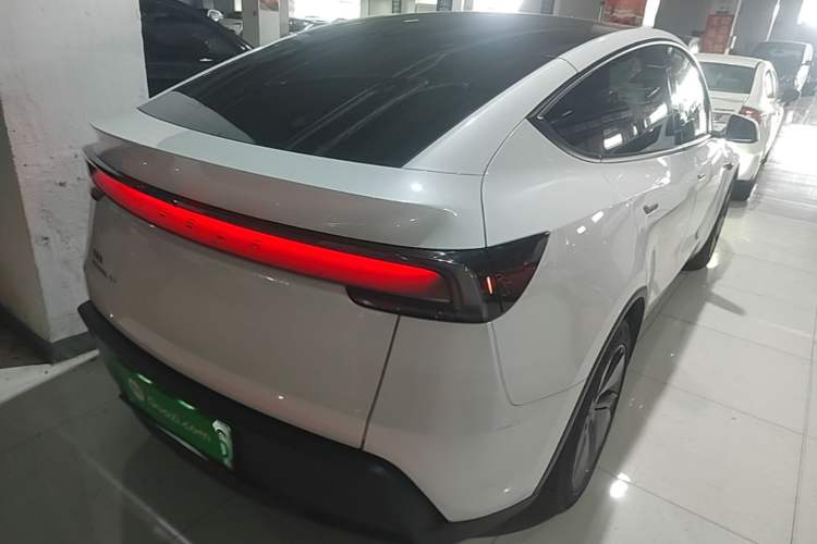 Used Tesla Model Y 2025 Long-Range All-Wheel-Drive Version Rear Right 45 Deg
