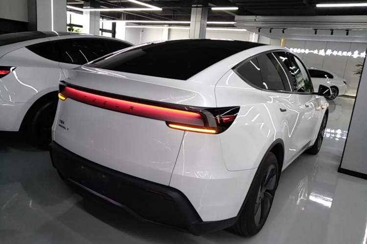 Used Tesla Model Y 2025 Rear-Wheel Drive First Edition Rear Right 45 Deg
