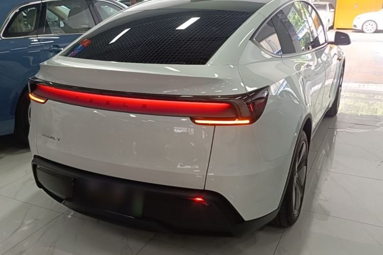Used Tesla Model Y 2025 Rear-Wheel-Drive Version Rear Right 45 Deg