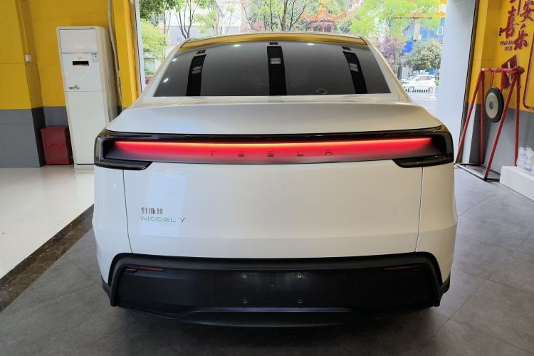 Used Tesla Model Y 2025 Rear-Wheel-Drive Version Rear
