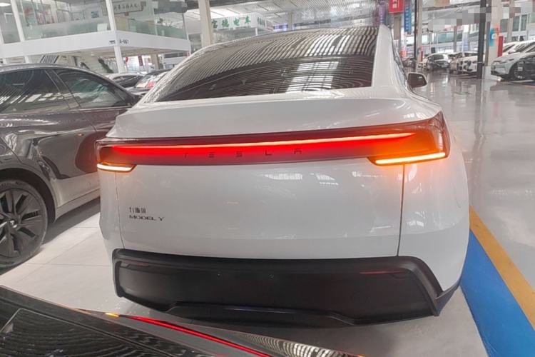 Used Tesla Model Y 2025 Rear-Wheel-Drive Version Rear