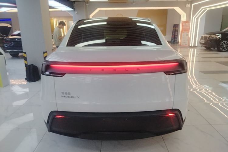 Used Tesla Model Y 2025 Rear-Wheel-Drive Version Rear