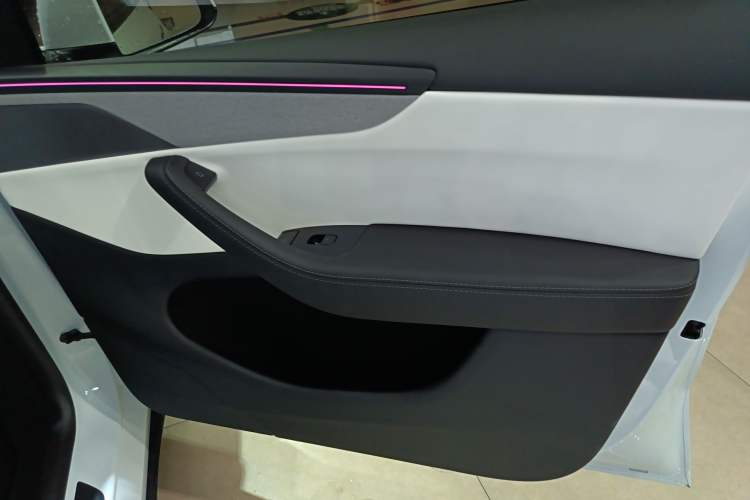 Used Tesla Model Y 2025 Long-Range All-Wheel-Drive Version Right Front Door Interior
