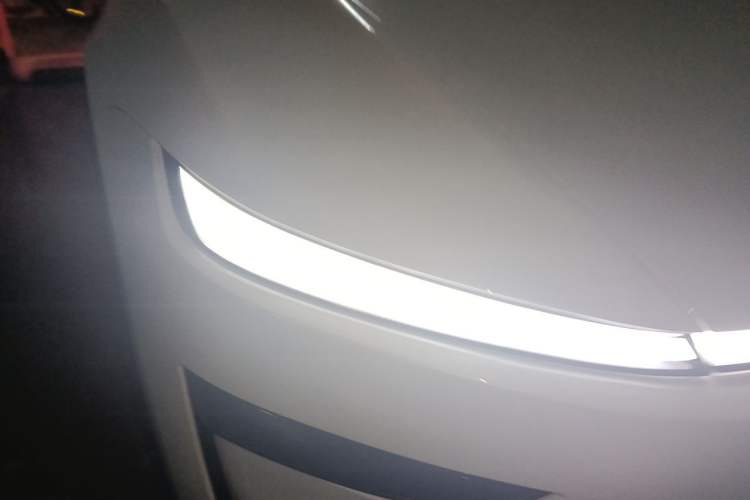 Used Tesla Model Y 2025 Rear-Wheel-Drive Version Right Front Headlight