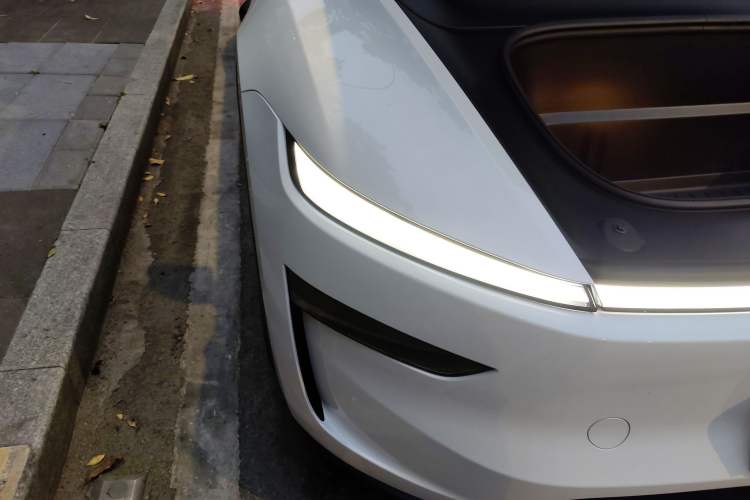 Used Tesla Model Y 2025 Rear-Wheel-Drive Version Right Front Headlight