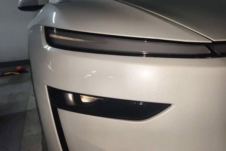 Used Tesla Model Y 2025 Rear-Wheel-Drive Version Right Front Headlight