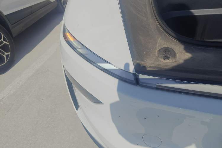 Used Tesla Model Y 2025 Long-Range All-Wheel Drive First Edition Right Front Headlight
