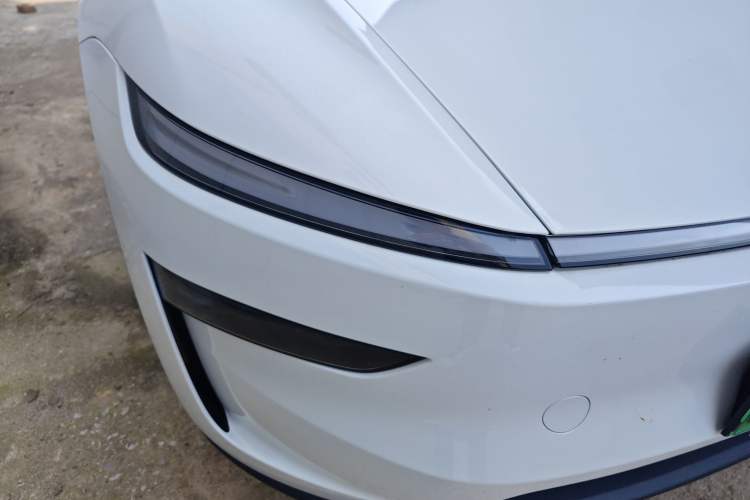 Used Tesla Model Y 2025 Rear-Wheel Drive First Edition Right Front Headlight