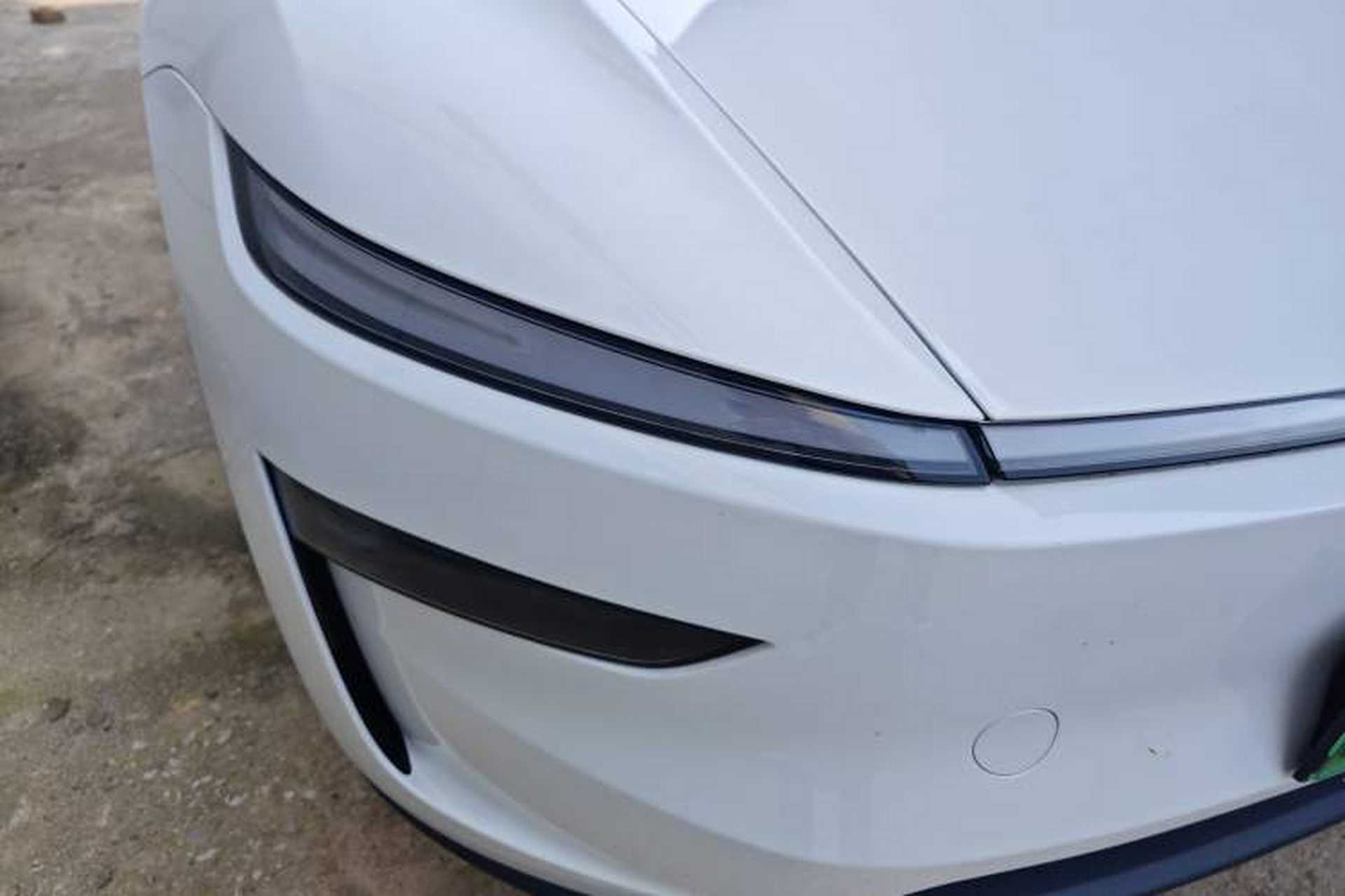 Used Tesla Model Y 2025 Rear-Wheel Drive First Edition Right Front Headlight