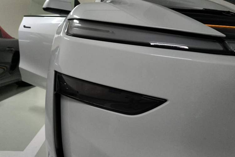Used Tesla Model Y 2025 Updated Version Long-Range All-Wheel Drive Right Front Headlight