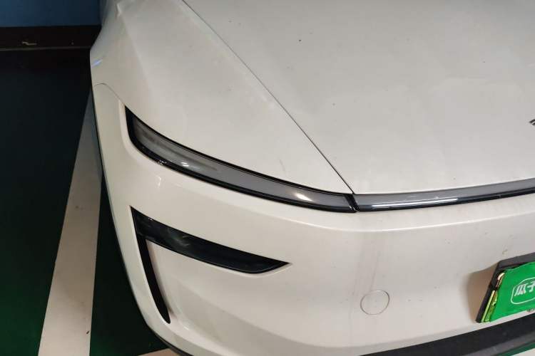 Used Tesla Model Y 2025 Long-Range All-Wheel Drive First Edition Right Front Headlight